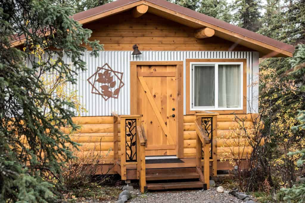 Guest cabin at Tonglen Lake Lodge